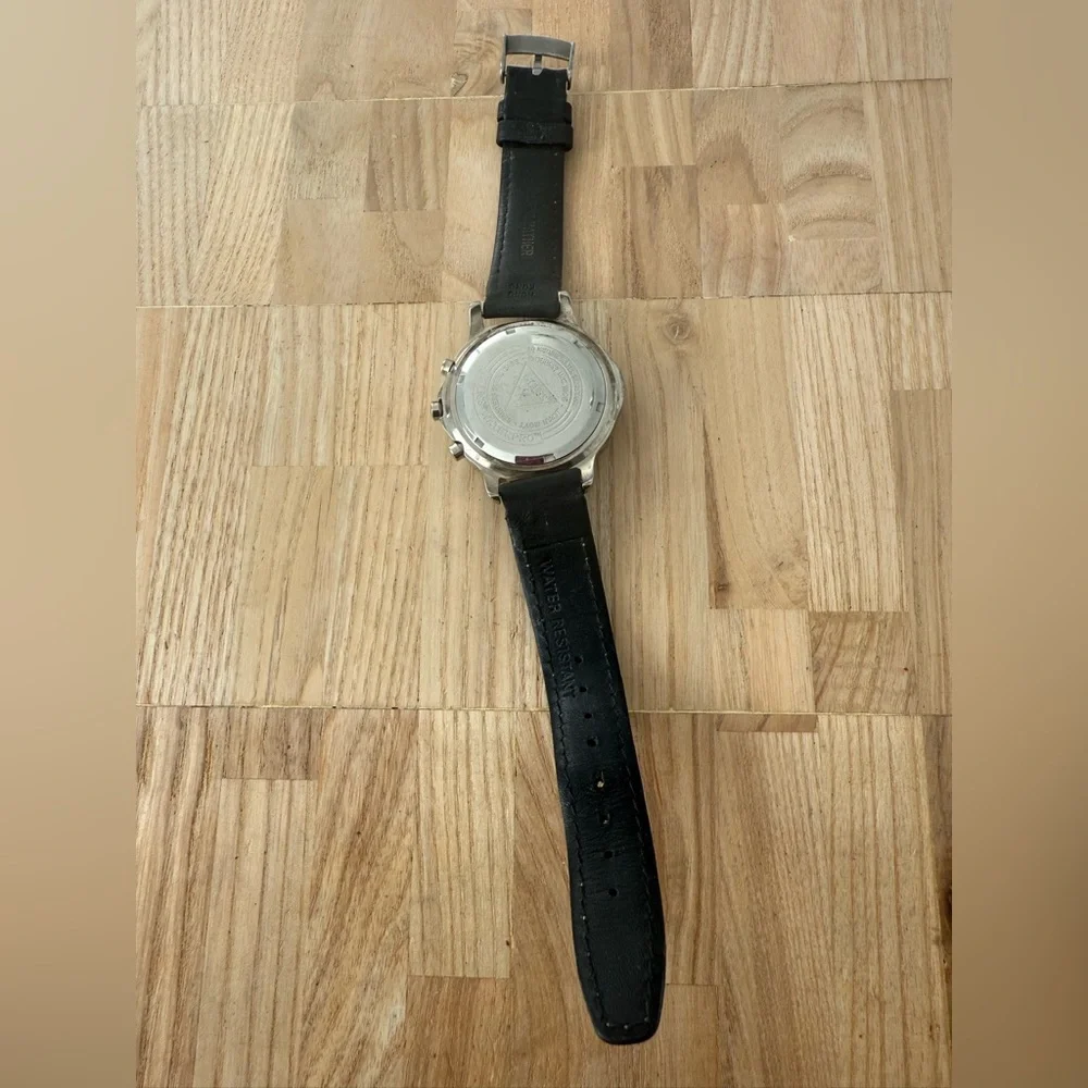 Guess mens waterpro mens black leather sport watch NEW BATTERY